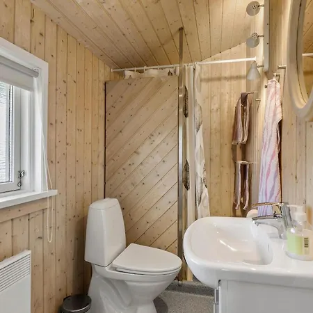 2 Bedroom Lovely In