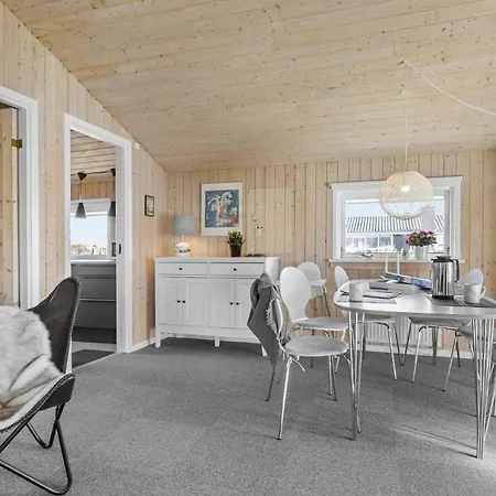 2 Bedroom Lovely In Ferienhaus