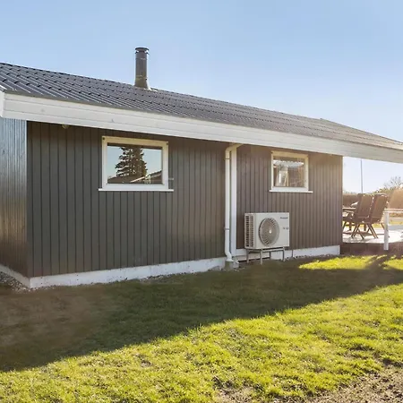 2 Bedroom Lovely In Holiday home