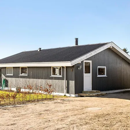 2 Bedroom Lovely In Holiday home