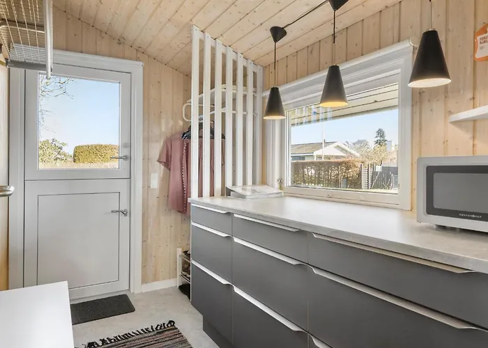 Feriehus 2 Bedroom Lovely In