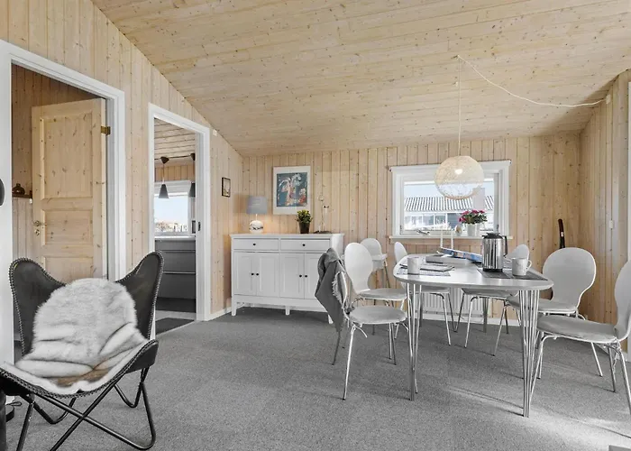 2 Bedroom Lovely In Feriehus